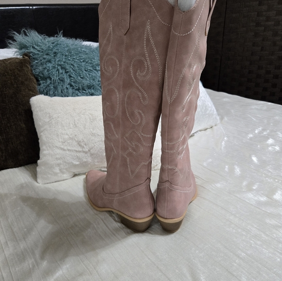 Pink Women's Cowboy Boots By Comfort ( Cato) NWT Size 8. - Picture 2 of 6